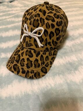 Ladies Leopard Print Cap with White Bow Accent - Brown